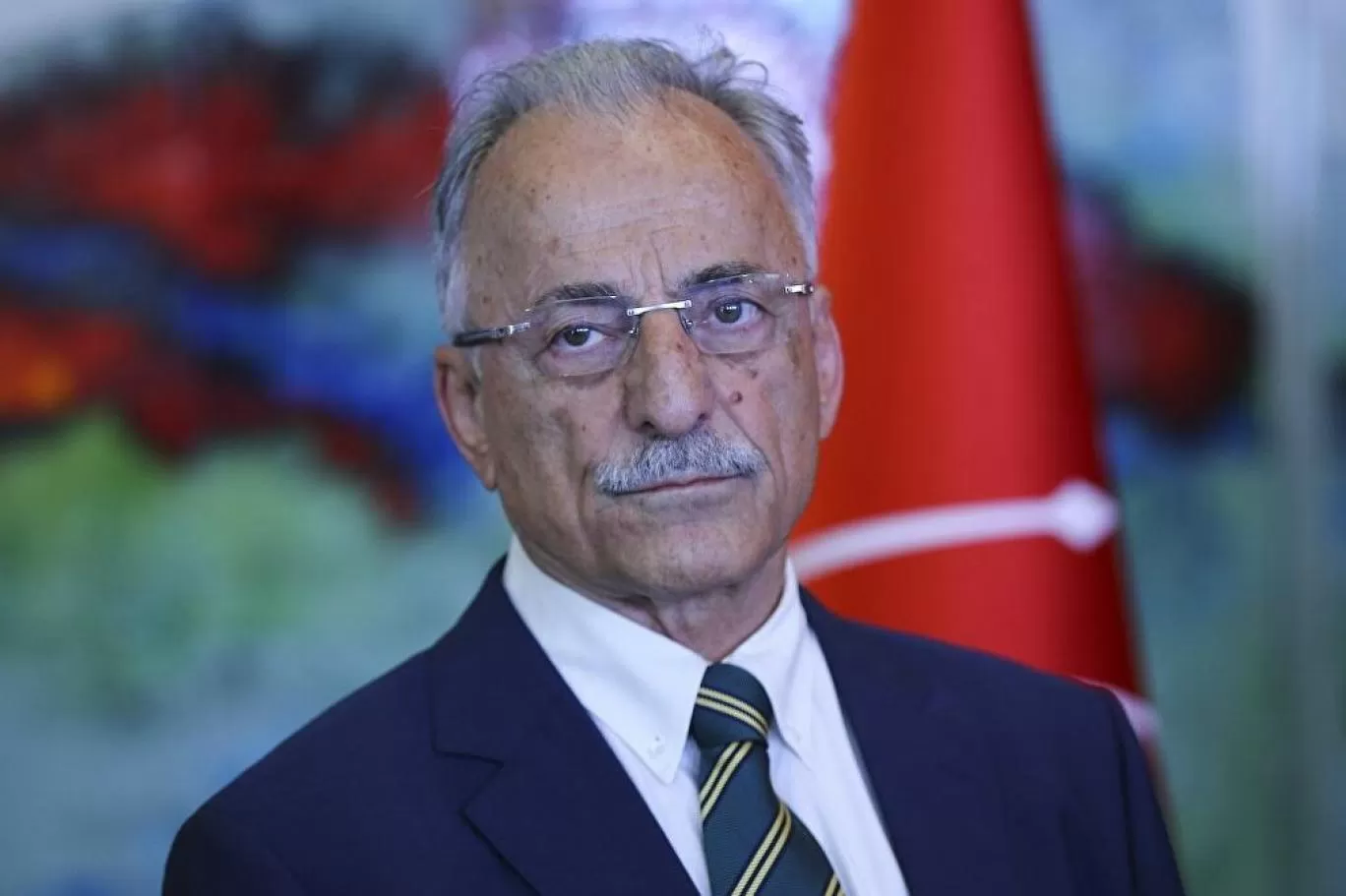 CHP'nin İzmir'de yerel seçimler öncesi aday belirleme çalışmalarında, parti içinde ağırlığı bulunan milletvekillerinin ve genel başkan yardımcılarının müdahalesi olduğu iddia ediliyor.