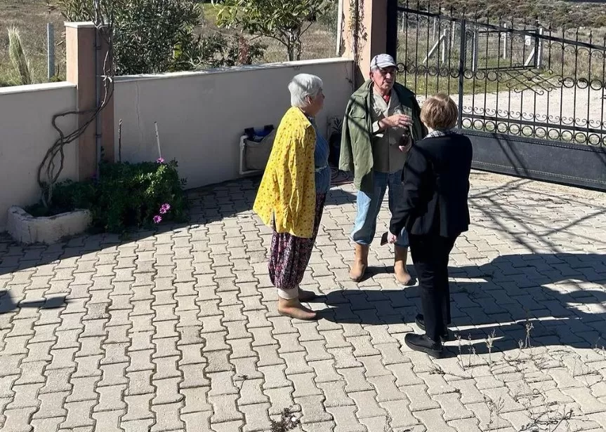 Aday gösterildiği Karaburun’da yoğun tepki çeken CHP Karaburun Belediye Başkan Adayı Nurşen Balcı, saha çalışmalarını ilçe örgütü ve partili seçmenlerden ayrı bir şekilde sessiz sedasız başlattı